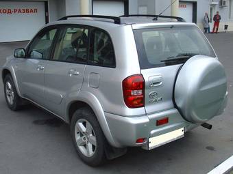 2004 Toyota RAV4 Pictures