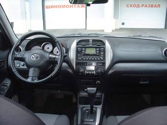 2004 Toyota RAV4 Pictures