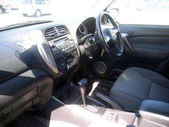 2004 Toyota RAV4 Photos