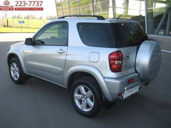 2004 Toyota RAV4 Photos