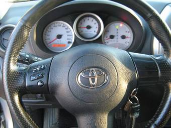 2004 Toyota RAV4 Photos
