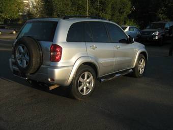 2004 Toyota RAV4 Pictures