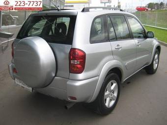 2004 Toyota RAV4 Photos