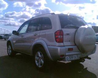 2004 Toyota RAV4 Photos