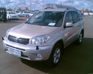2004 Toyota RAV4 Photos