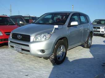 2005 Toyota RAV4 Pics