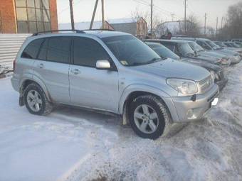 2005 Toyota RAV4 Photos