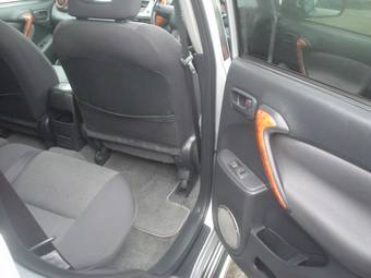 2005 Toyota RAV4 Photos