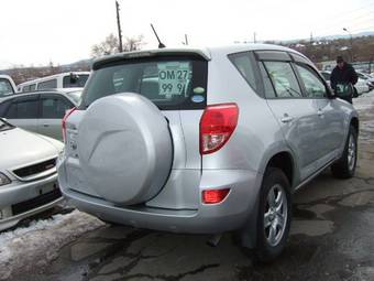 2005 Toyota RAV4 Photos