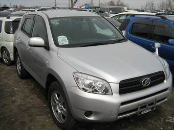 2005 Toyota RAV4 Images