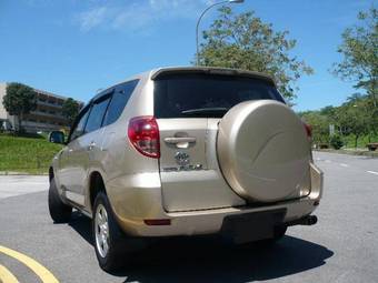 2005 Toyota RAV4 Pics