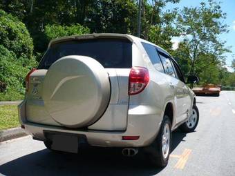 2005 Toyota RAV4 Photos