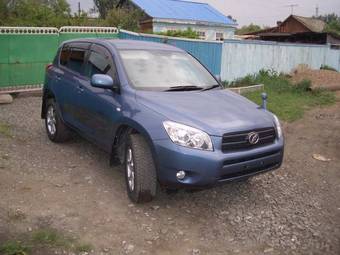 2005 Toyota RAV4 Pics