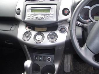 2005 Toyota RAV4 Photos