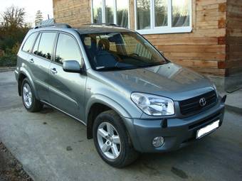 2005 Toyota RAV4 Images