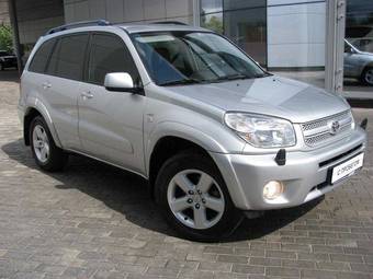 2005 Toyota RAV4 Photos