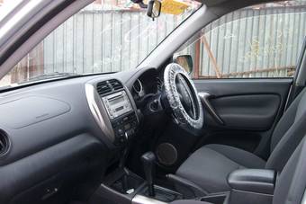 2005 Toyota RAV4 Photos