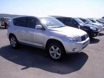2005 Toyota RAV4 Images