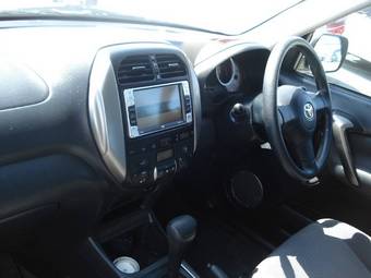 2005 Toyota RAV4 Photos