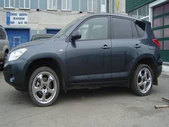 2006 Toyota RAV4 Wallpapers