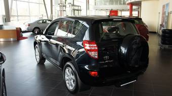 2011 Toyota RAV4 Photos