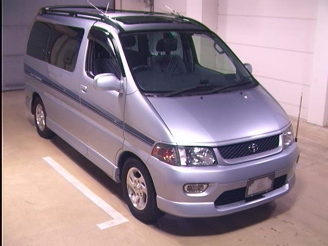 1998 Toyota Regius Pictures