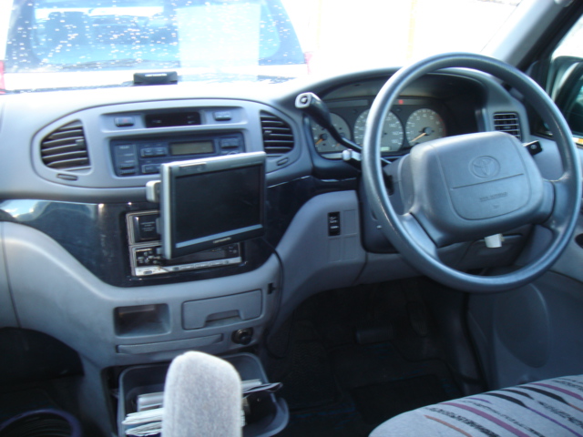 1998 Toyota Regius Photos