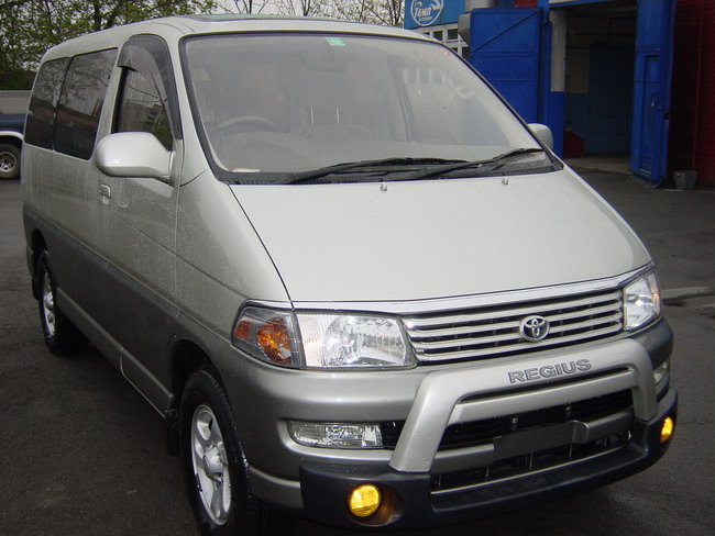 1998 Toyota Regius Pictures