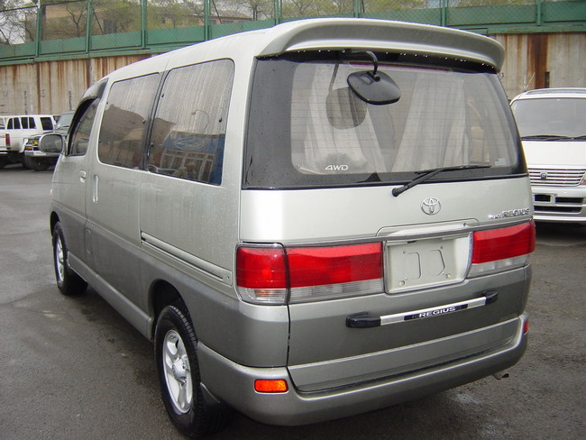 1998 Toyota Regius Pictures