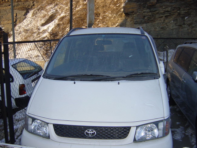 1998 Toyota Regius Photos