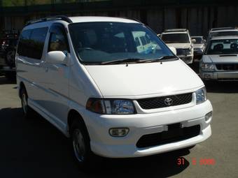 1998 Toyota Regius Pictures