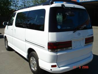 1998 Toyota Regius Pics