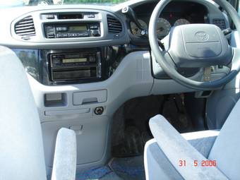 1998 Toyota Regius Pictures