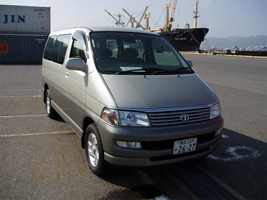 1999 Toyota Regius Photos