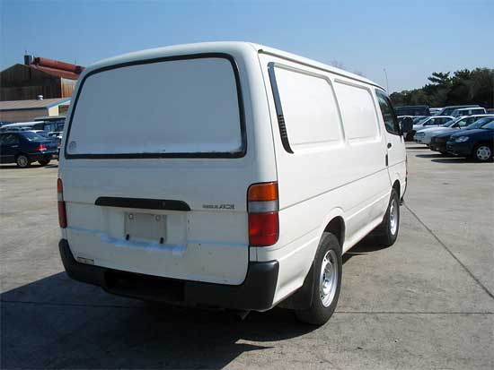 2000 Toyota Regius Photos