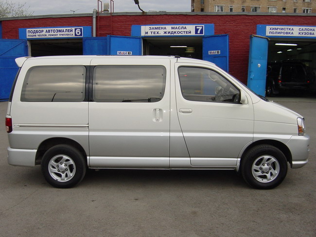 2001 Toyota Regius For Sale