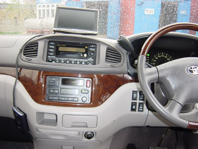 2001 Toyota Regius Photos