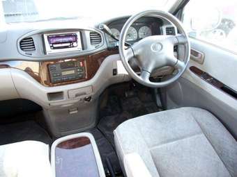 2001 Toyota Regius Images