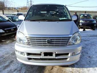 2001 Toyota Regius Pictures