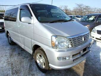2001 Toyota Regius Pictures