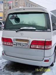 2001 Toyota Regius Pictures