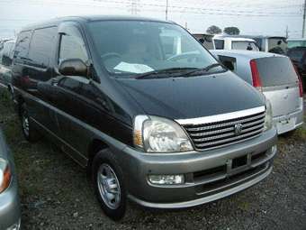 2001 Toyota Regius Pictures