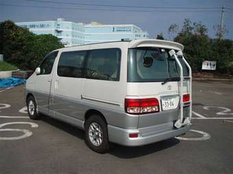 2002 Toyota Regius Pictures