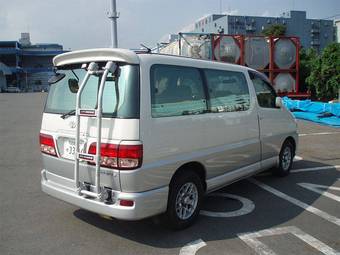 2002 Toyota Regius Photos