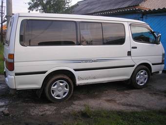 2002 Toyota Regius Ace Photos