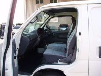 2003 Toyota Regius Ace Pics