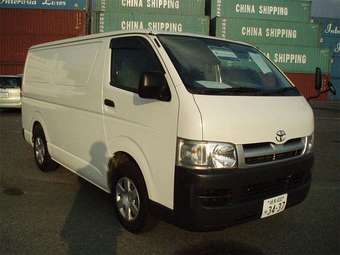 2004 Toyota Regius Ace Photos