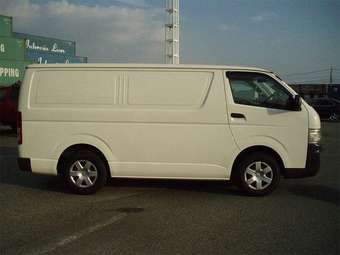 2004 Toyota Regius Ace Photos