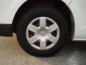 2004 Toyota Regius Ace Images