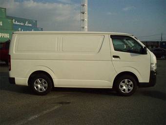 2004 Toyota Regius Ace Pictures